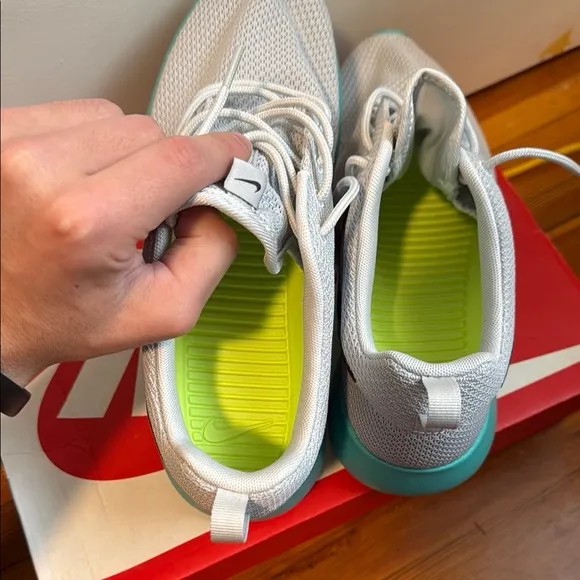 Nike Kids' White and Teal Sneakers Calypso Roshe Runs