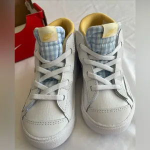 Nike Kids White and Yellow SneakersBlazer mid 77 BT