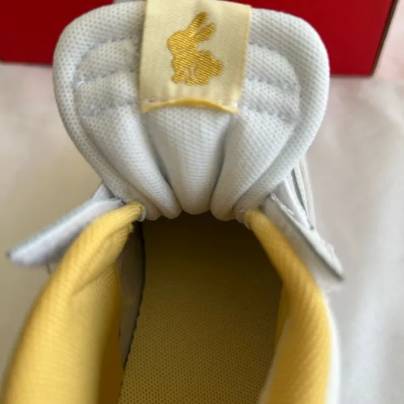 Nike Kids White and Yellow SneakersBlazer mid 77 BT