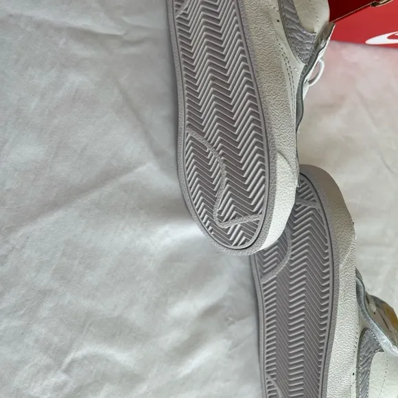 Nike Kids White and Yellow SneakersBlazer mid 77 BT