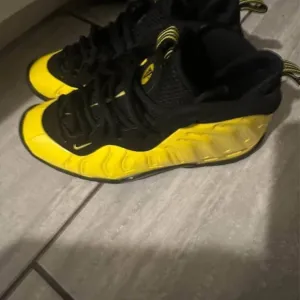 Nike Kids Yellow and Black Sneakers