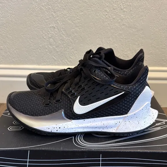 Nike Kyrie Low 2 Black Sneakers
