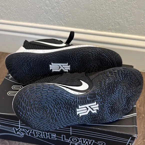Nike Kyrie Low 2 Black Sneakers