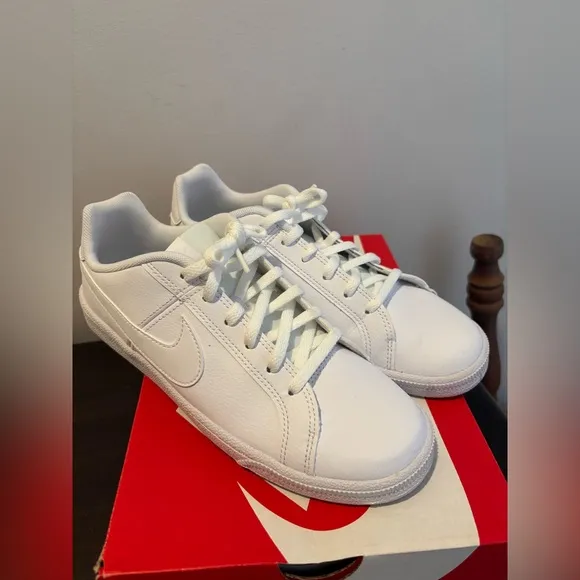 Nike White Court Royale trainers IMMACULATE