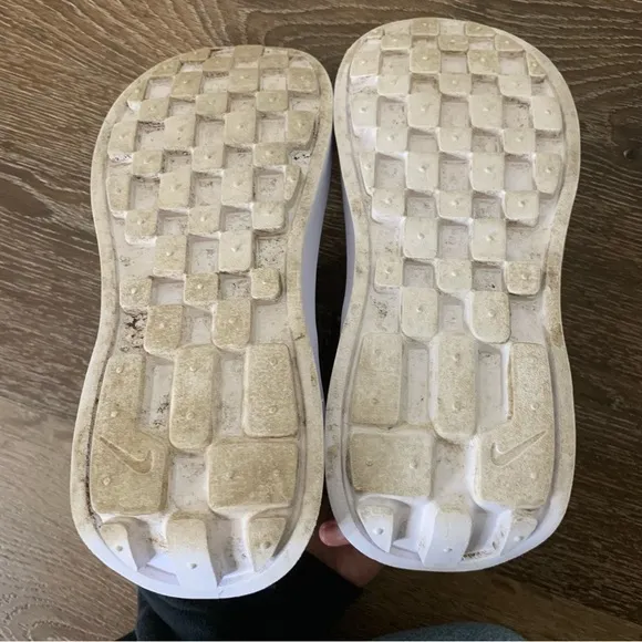 Nike womens black white vista Velcro sandals 7