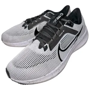 Nike Women’s Size 11 White Black Air Zoom Pegasus 40 Running Sneakers DV3854-004