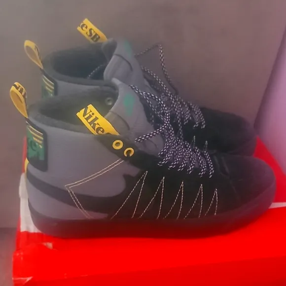 Nike ZOOM AiR Black and Gray High-Top Sneakers