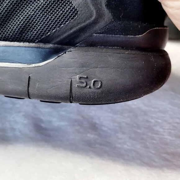 Nikeid Men Black Athletic Sneakers