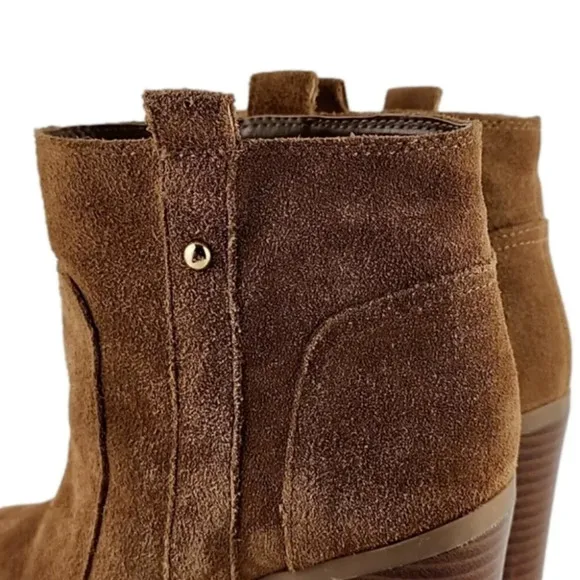 Nine West Hoffleno Tan Suede Pull On Ankle Boots Round Toe Stacked Heel Sz 8.5M