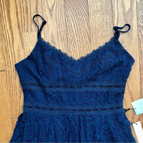 NSR Nordstrom V-Neck Lace Stretch Midi Navy Blue Dress Women’s Size M NWT