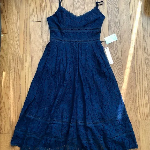 NSR Nordstrom V-Neck Lace Stretch Midi Navy Blue Dress Women’s Size M NWT
