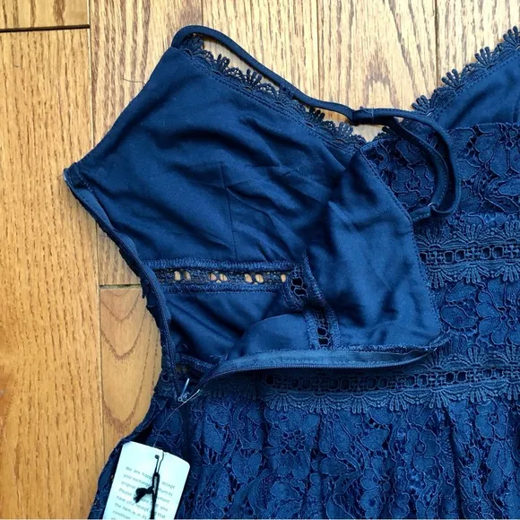 NSR Nordstrom V-Neck Lace Stretch Midi Navy Blue Dress Women’s Size M NWT