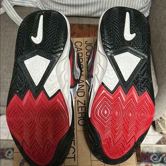 NWB Nike Kyrie Irvin Stylish Black and Pink Sneakers- 5.5 Youth