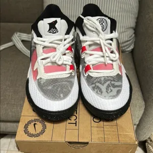 NWB Nike Kyrie Irvin Stylish Black and Pink Sneakers- 5.5 Youth