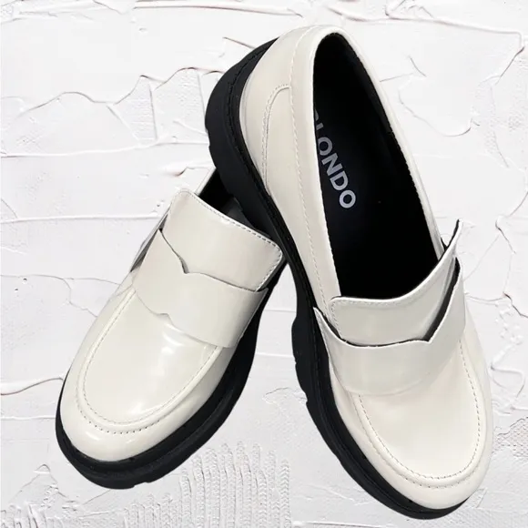 NWOB $150 Blondo Women’s School Loafers- Bone Size 7.5 run small