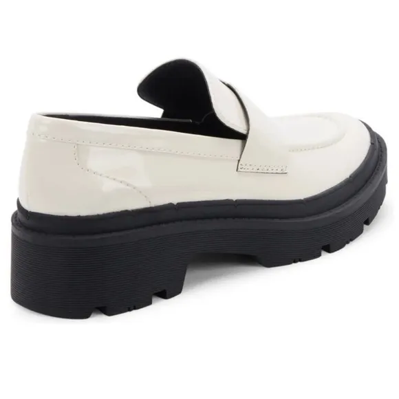 NWOB $150 Blondo Women’s School Loafers- Bone Size 7.5 run small