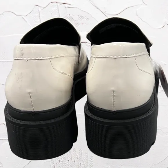 NWOB $150 Blondo Women’s School Loafers- Bone Size 7.5 run small