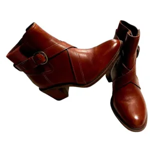 NWOB Collection by Clarks Ankle Boots Scene Strap Leather Womens Sz 7.5 M Brown