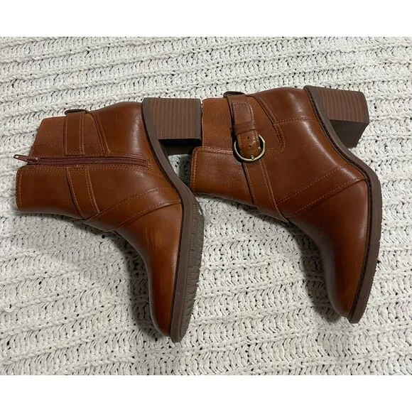 NWOB Collection by Clarks Ankle Boots Scene Strap Leather Womens Sz 7.5 M Brown