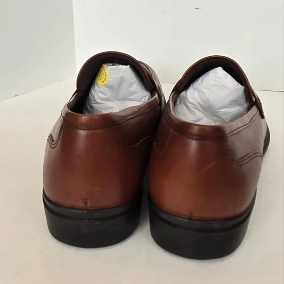NWOB ! Ecco Brown Leather Penny  Loafers