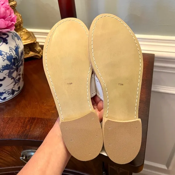 NWOB Jack Rogers Extremely Rare Bumblebee Thong Sandals White Size 7.5 M
