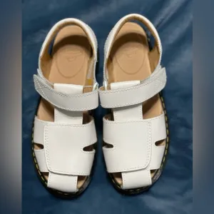 NWOB MOBY II LEATHER VELCRO SANDALS SIZE 3