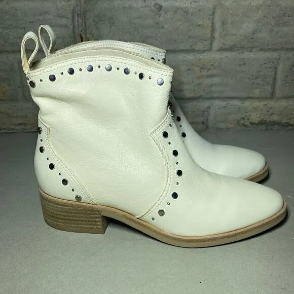NWOB MSRP $150 Dolce Vita Tobin Studded Bootie Women's Size 7
