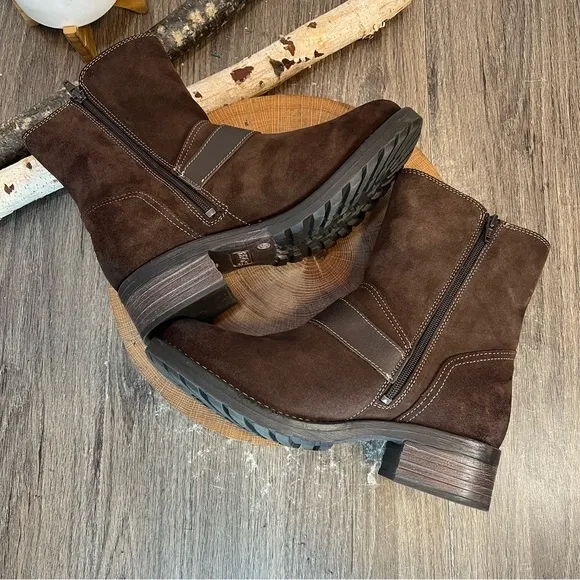 *NWOB Taos | Craft Stacked Heel Boots in Brown Distressed Suede Size 42/11-11.5