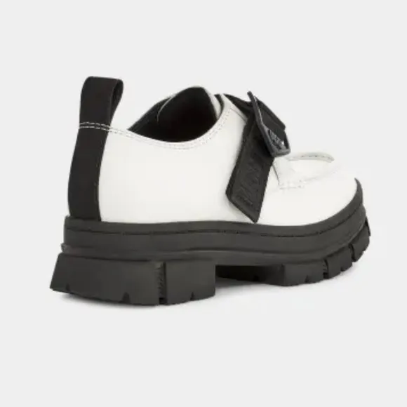NWOB Ugg Ashton Shoe combat lug sole leather white with black loafers size 8.5