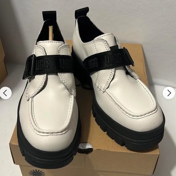 NWOB Ugg Ashton Shoe combat lug sole leather white with black loafers size 8.5