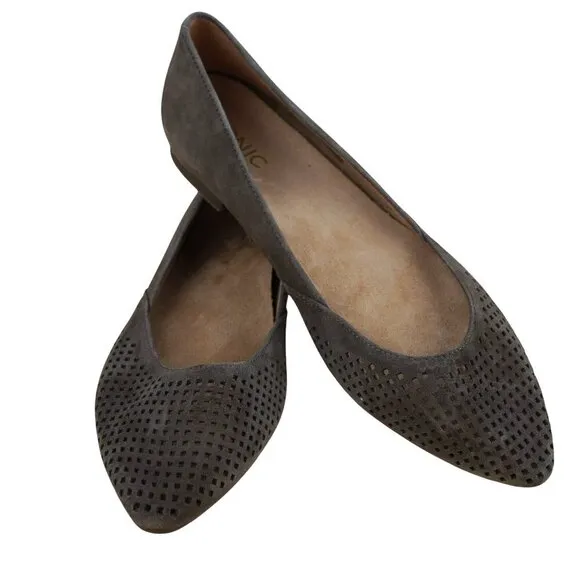 NWOB Vionic Posey Closed Toe Flats Orthotic Size 8
