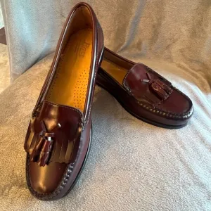 NWOT Bass Jackie Kiltie Tassel Loafers Wine Leather, Size 9