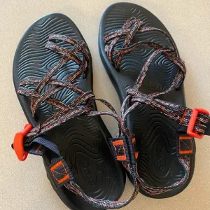 NWOT Chaco Zvolv X2 Bridtle Cherry Womens Thong Sandals
