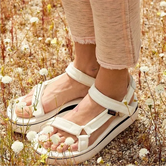NWOT Teva Women's Mesh Flatform Velcro Platform Sandals in White Size 11