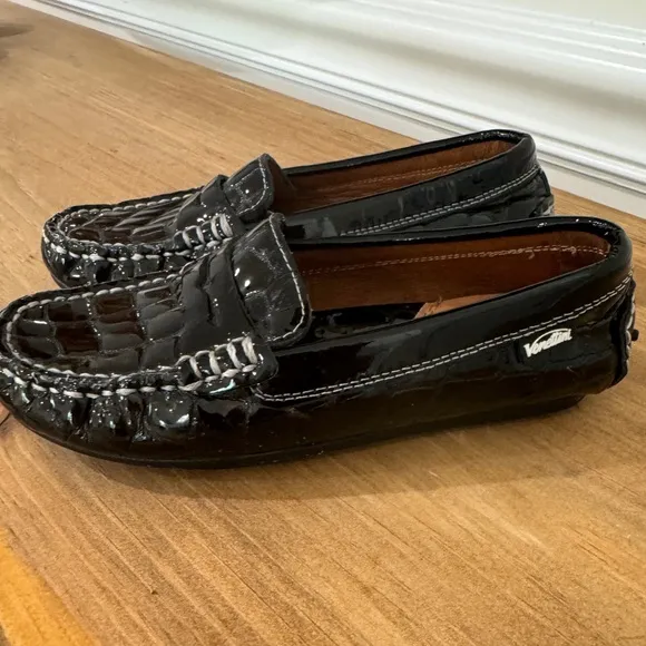NWOT Venettini Patent Leather Loafers 11/28