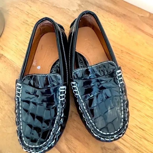 NWOT Venettini Patent Leather Loafers 11/28