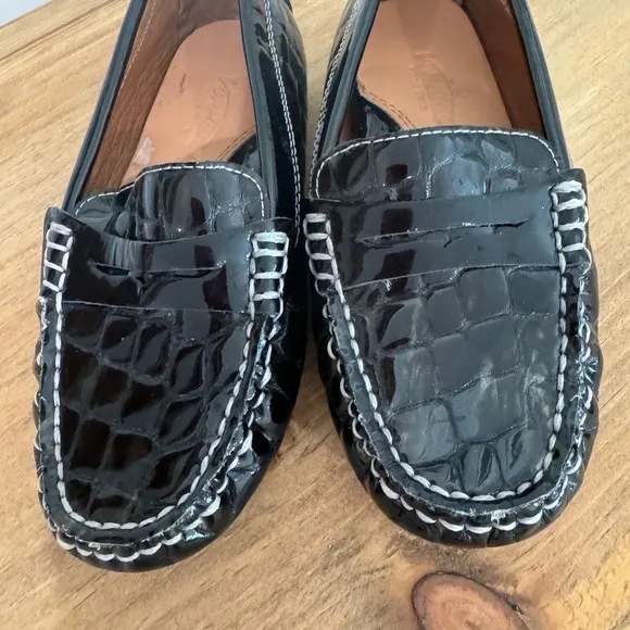NWOT Venettini Patent Leather Loafers 11/28