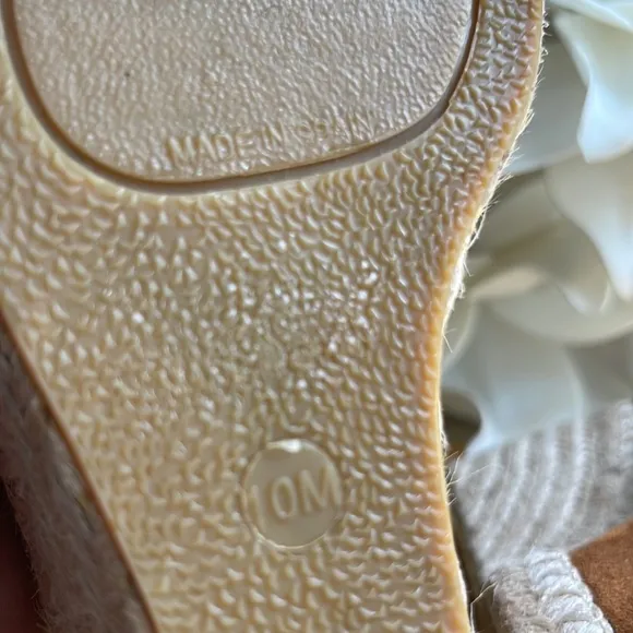 NWOT! Vince Sonora Wedge Espadrilles in Cashew Suede