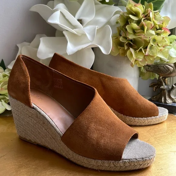 NWOT! Vince Sonora Wedge Espadrilles in Cashew Suede