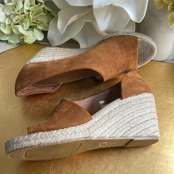 NWOT! Vince Sonora Wedge Espadrilles in Cashew Suede