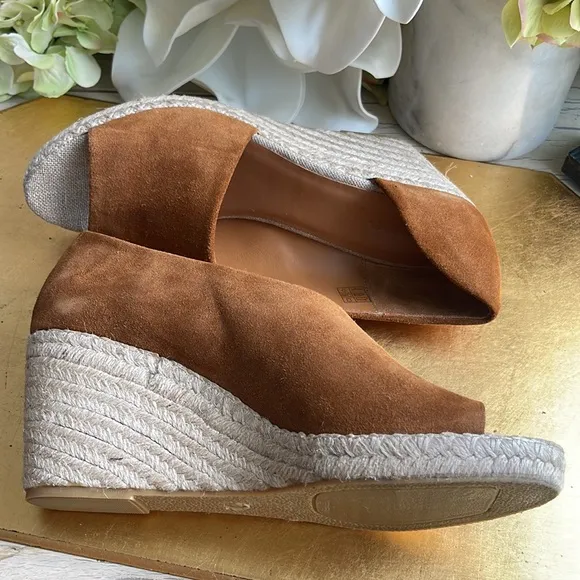 NWOT! Vince Sonora Wedge Espadrilles in Cashew Suede