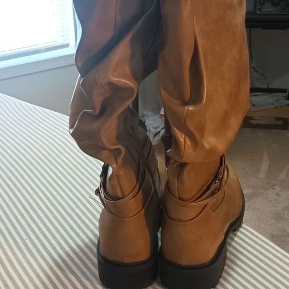 NWOT WOMENS SLOUCHY STYLISH EXTRA WIDE CALF THICK SOLE  BOOTS LUOIKA 10.5EW
