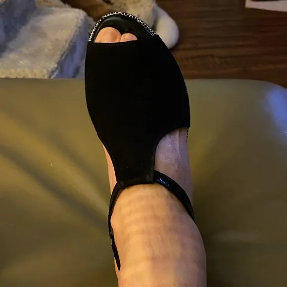 NWT  BEAUTIFEEL BLACK SUEDE, leather and patent leather wedge platform sandals.