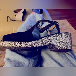 NWT  BEAUTIFEEL BLACK SUEDE, leather and patent leather wedge platform sandals.