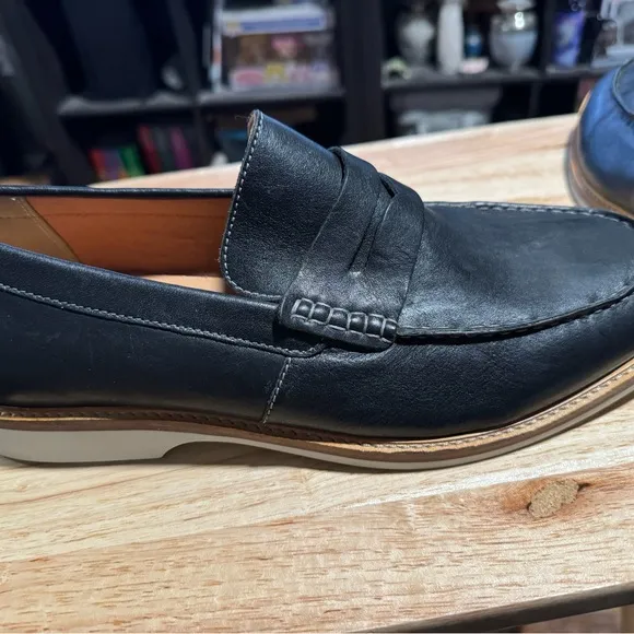 NWT Clark’s Black Leather Loafers