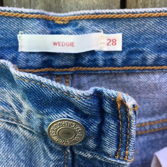 NWT Levi’s Wedgie Icon Fit Jean Athens Legion Blue 28
