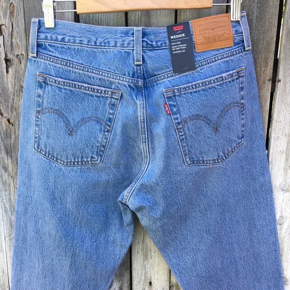 NWT Levi’s Wedgie Icon Fit Jean Athens Legion Blue 28