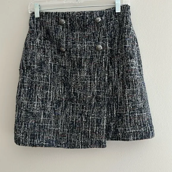 NWT Loft Button Accent Tweed wrap Skirt size 0Black, White, Cranberry and Blue