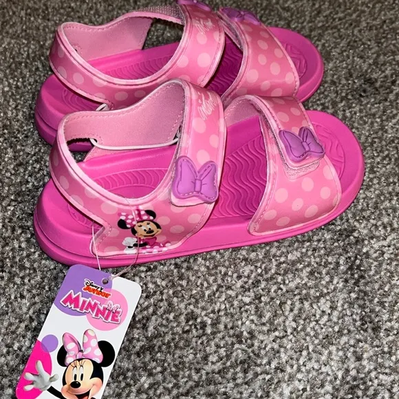 Nwt Minnie Mouse Velcro sandals