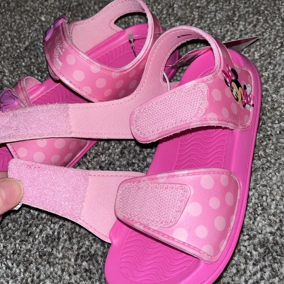 Nwt Minnie Mouse Velcro sandals